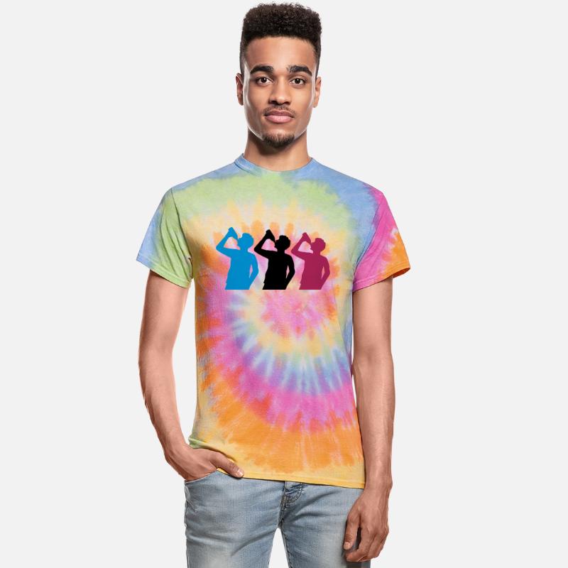 3 friends beer drink