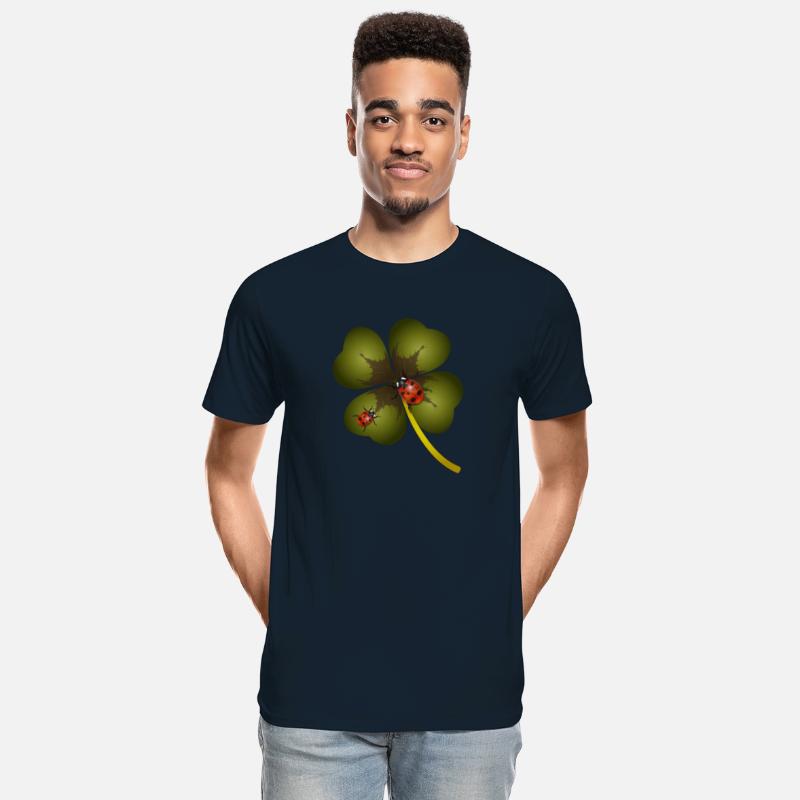 A four-leaf clover with two ladybugs