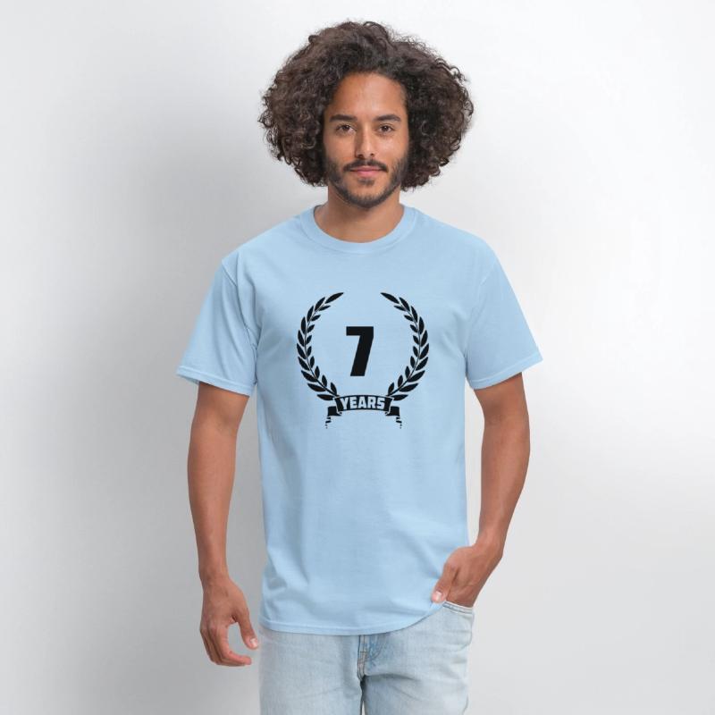 Laurel wreath 7 years with number and text banner
