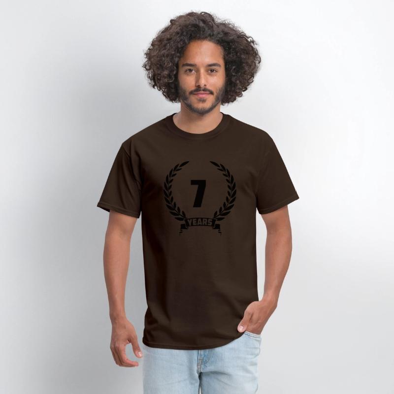 Laurel wreath 7 years with number and text banner