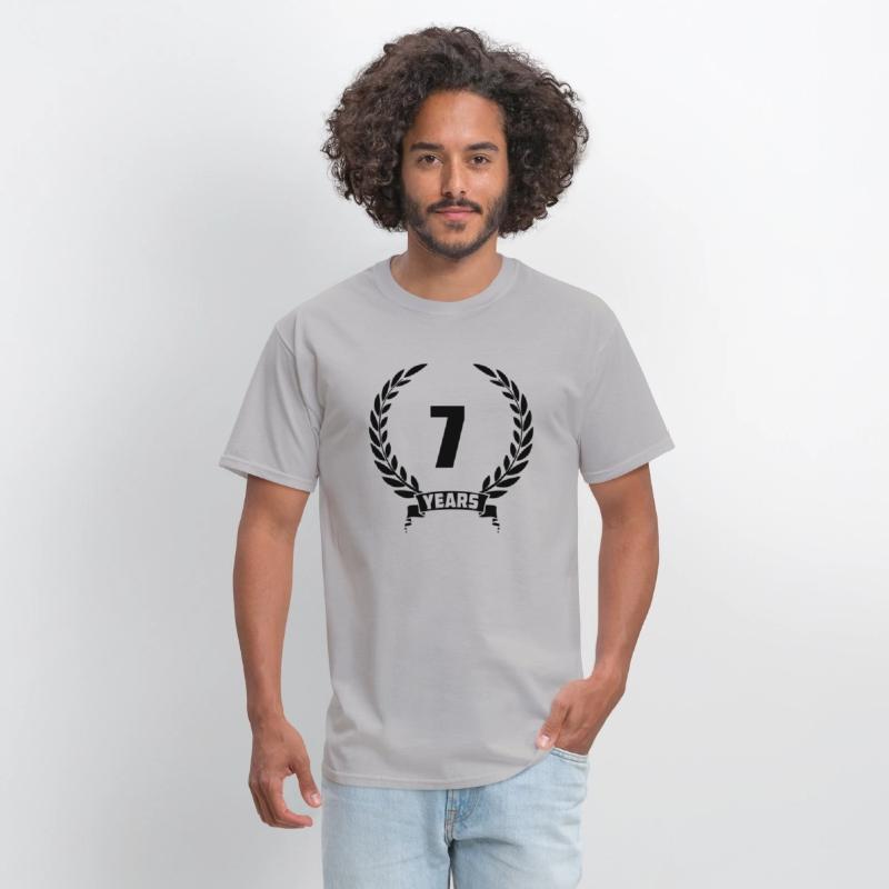 Laurel wreath 7 years with number and text banner